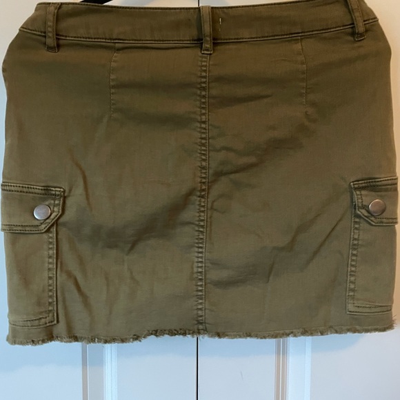💃🏻3/$35 Green army mini skirt - Picture 3 of 4